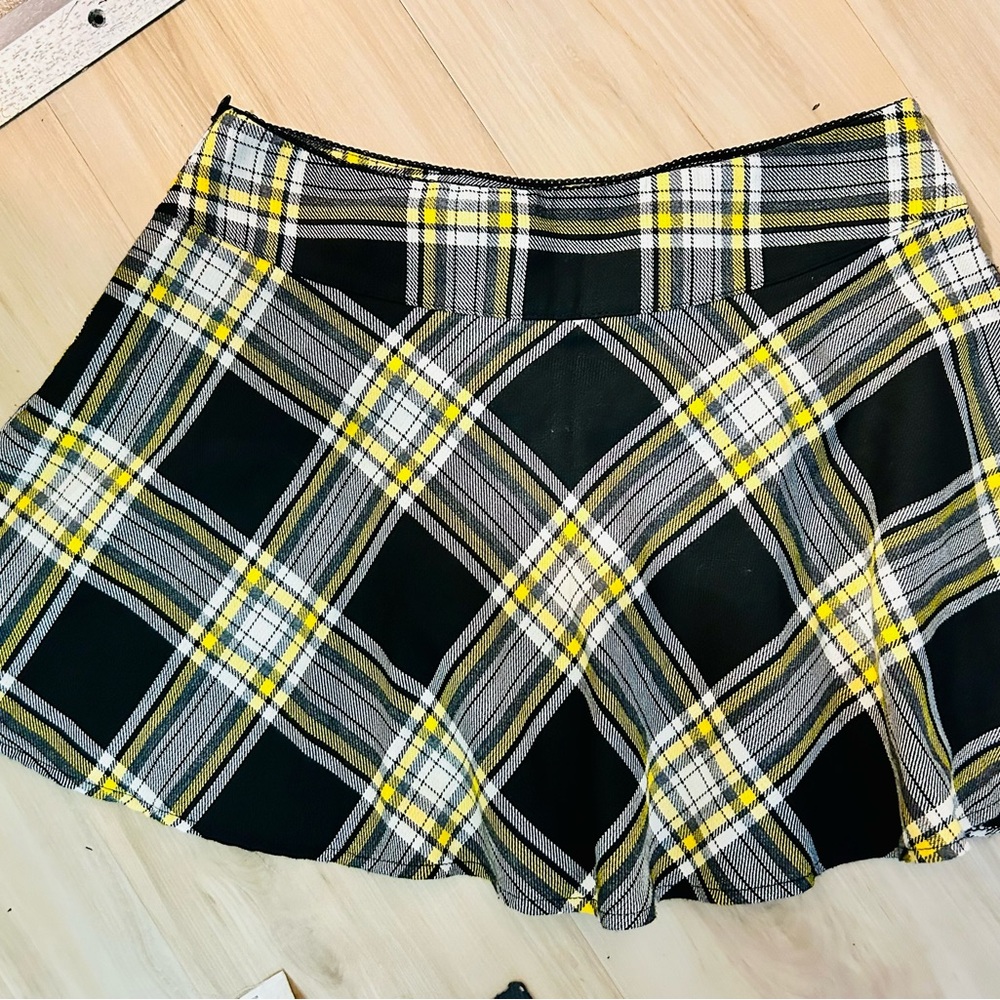 Stylish Plaid Skater Skirt in Black and Yellow